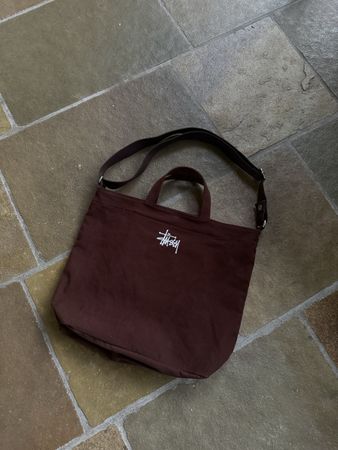 STUSSY CANVAS CROSSBODY BAG - BROWN