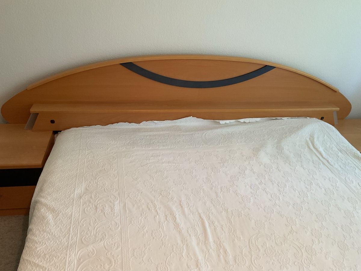 Betten: Doppelbett mit Matratze und Nachttischen – Gebraucht aus Trimbach von Lexli11 1