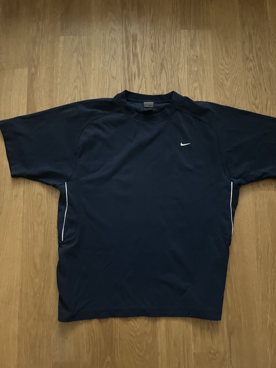 Nike T-Shirts: Nike Tshirt Gr. L  – Gebraucht aus Luzern von lou_p8qb