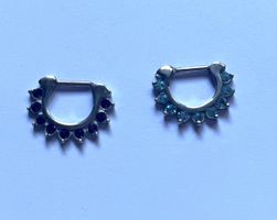 2 Piercings 