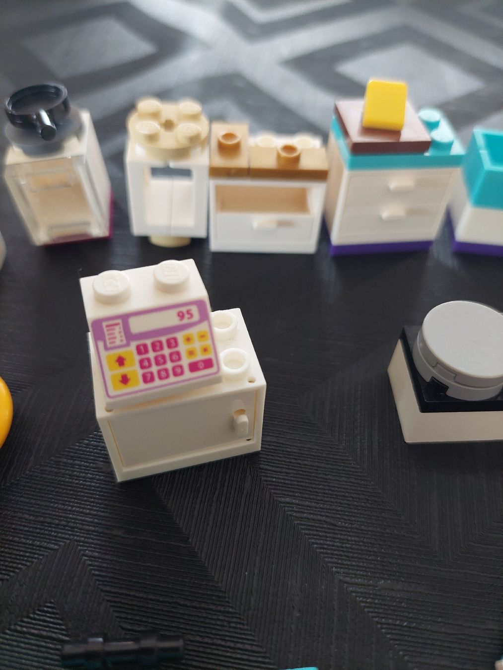 Lego Spielzeuge: Div. Lego Friends Möbel und Figur.  – Gebraucht aus Zetzwil von sti_x9xf 2