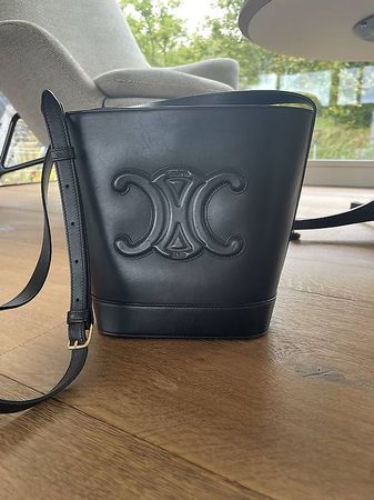 Celine Tasche KLEINE BUCKET CUIR TRIOMPHE