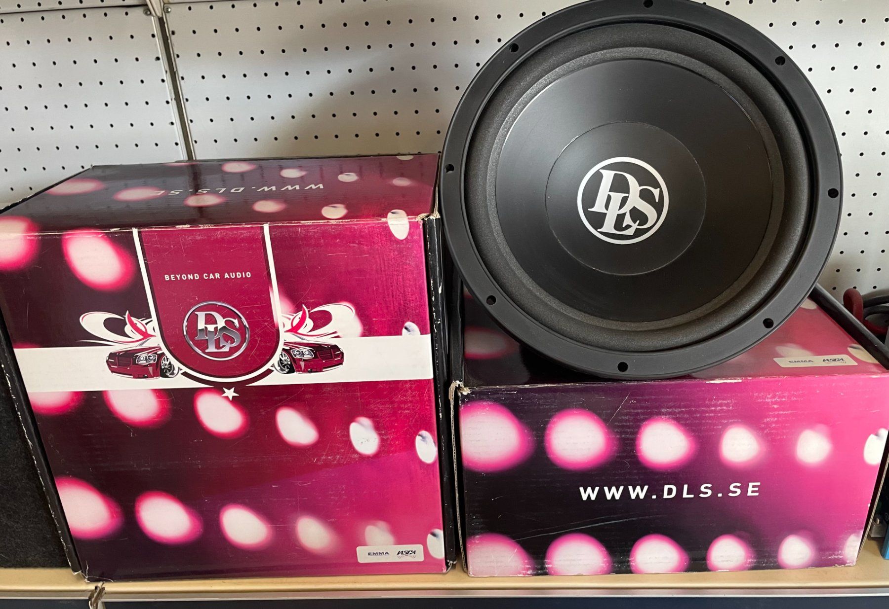 Casse acustiche: Bass DLS – Nuovo e nell'imballaggio originale da Erde venduto da EmilieDess