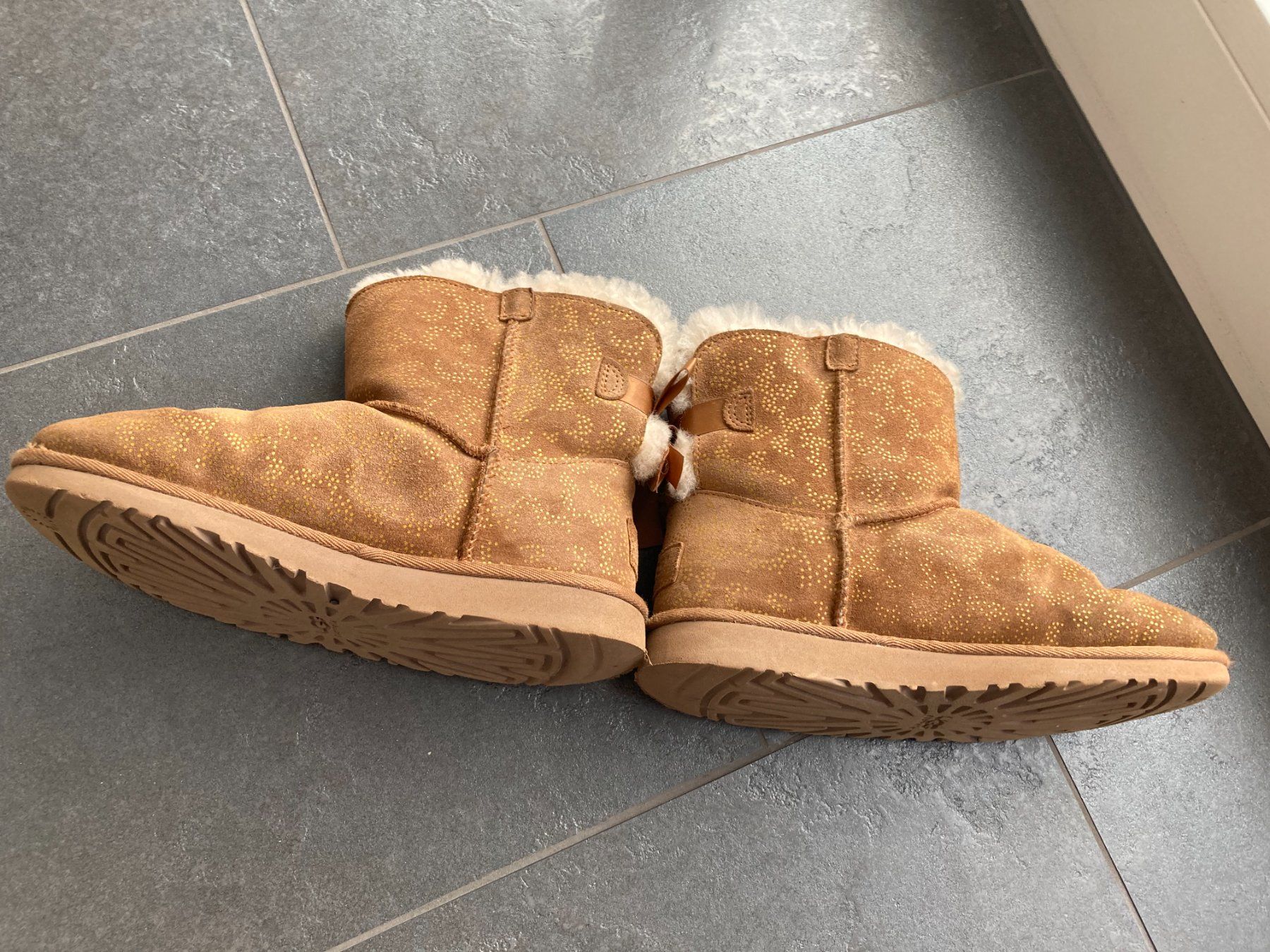 Ugg Scarpe per ragazze: UGG STIEFEL Mädchen – Usato da Pratteln venduto da Miki_ 2