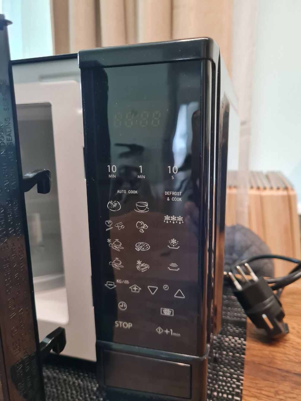 Sharp Küchengeräte: Mikrowelle  -Sharp R270BK – Gebraucht aus Uster von Mar3mik 6