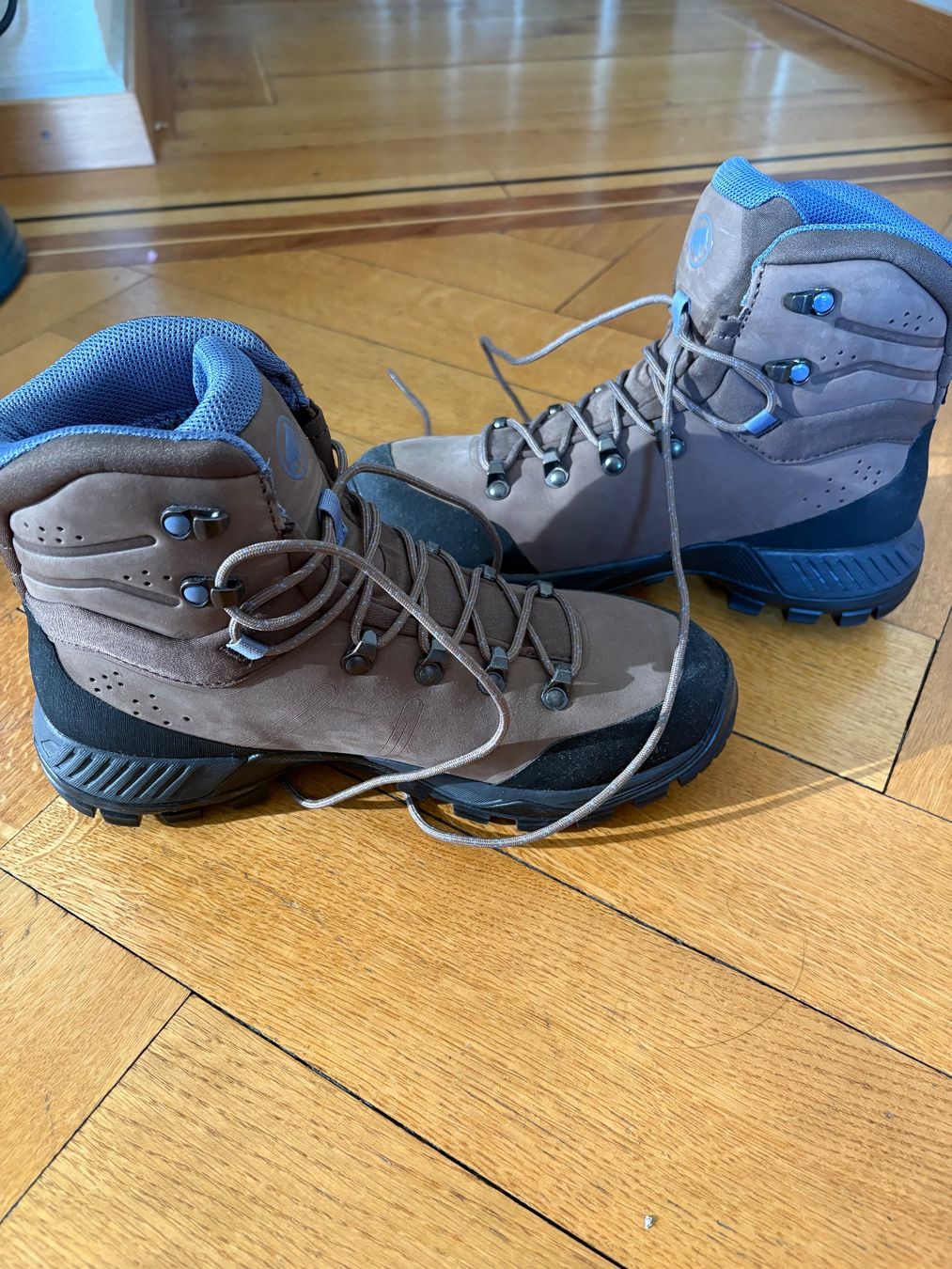 Mammut Chaussures femmes: Hiking boots mammut never worn – D'occasion à Vevey par ste_qf9c 2