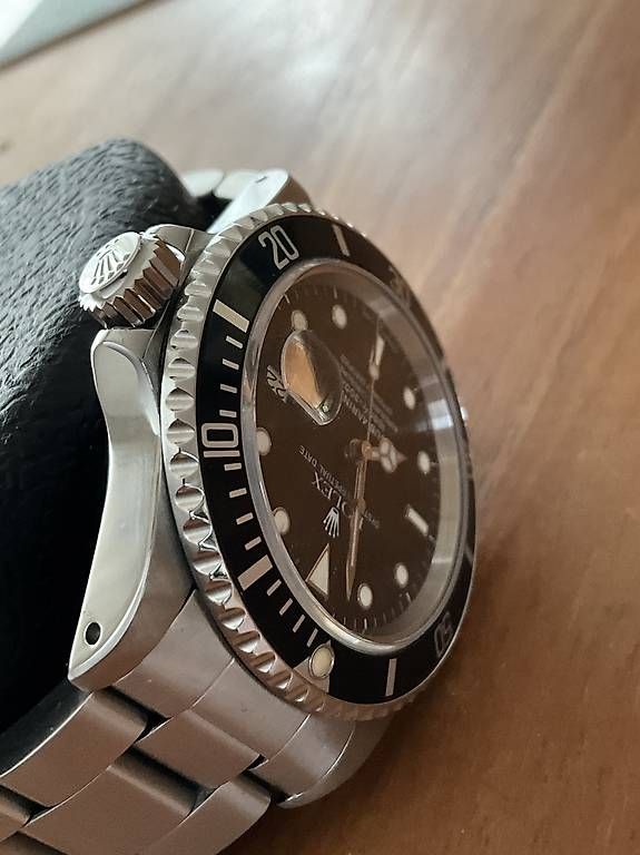 Rolex Uhren: Rolex Submariner Date – Gebraucht aus Brunnen von Alfa 1