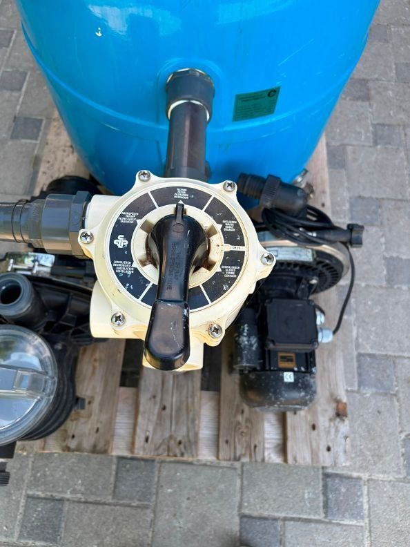 Accessoires de piscine: Sandfilteranlage / Poolfilter mit 2 Pumpen – D'occasion à Worb par veromos 1