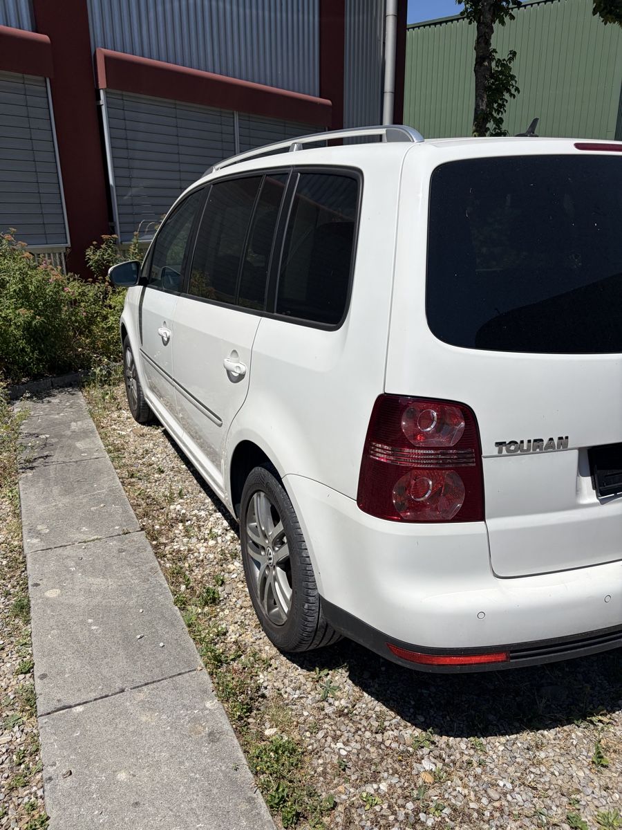 VW Autos: VW Touran 1.4 TSI Limousine – Defekt aus Lyss von Kica1 3