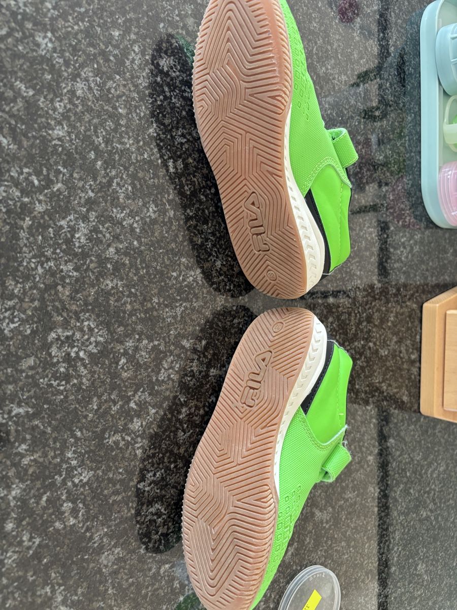 Fila Chaussures garçon: Fila Kinder Hallenschuhe Grösse 32 – D'occasion à Grosswangen par Sunnyday35 2