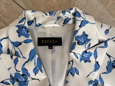 traumhaft schöner Escada Blazer in Grösse 34