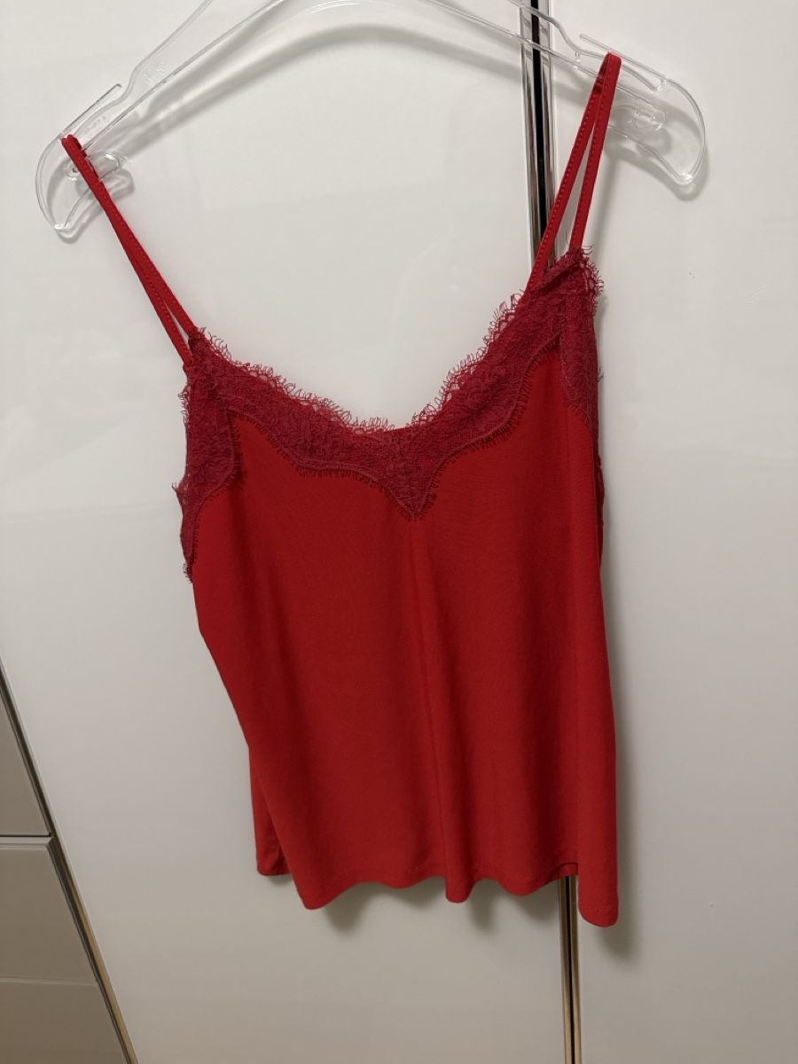 Tops: Rotes Top mit Spitze, neuwertig, Grösse M – Neu (gemäss Beschreibung) aus Sursee von Alyel