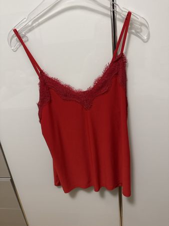 Rotes Top mit Spitze, neuwertig, Grösse M