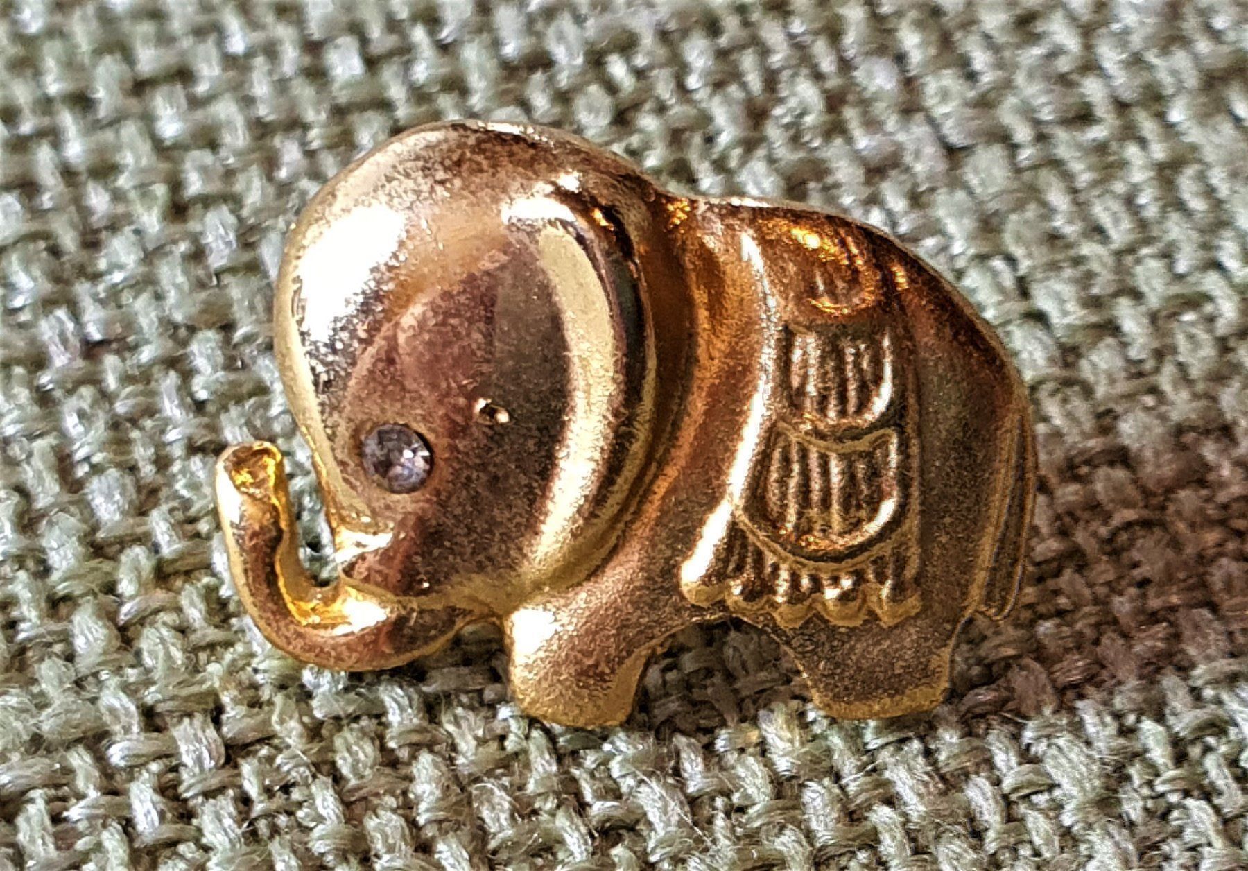 Placchette & Badge: G652 - Goldiger 3D Pin Elefant – Usato da Reinach BL venduto da Boston-Verkauf