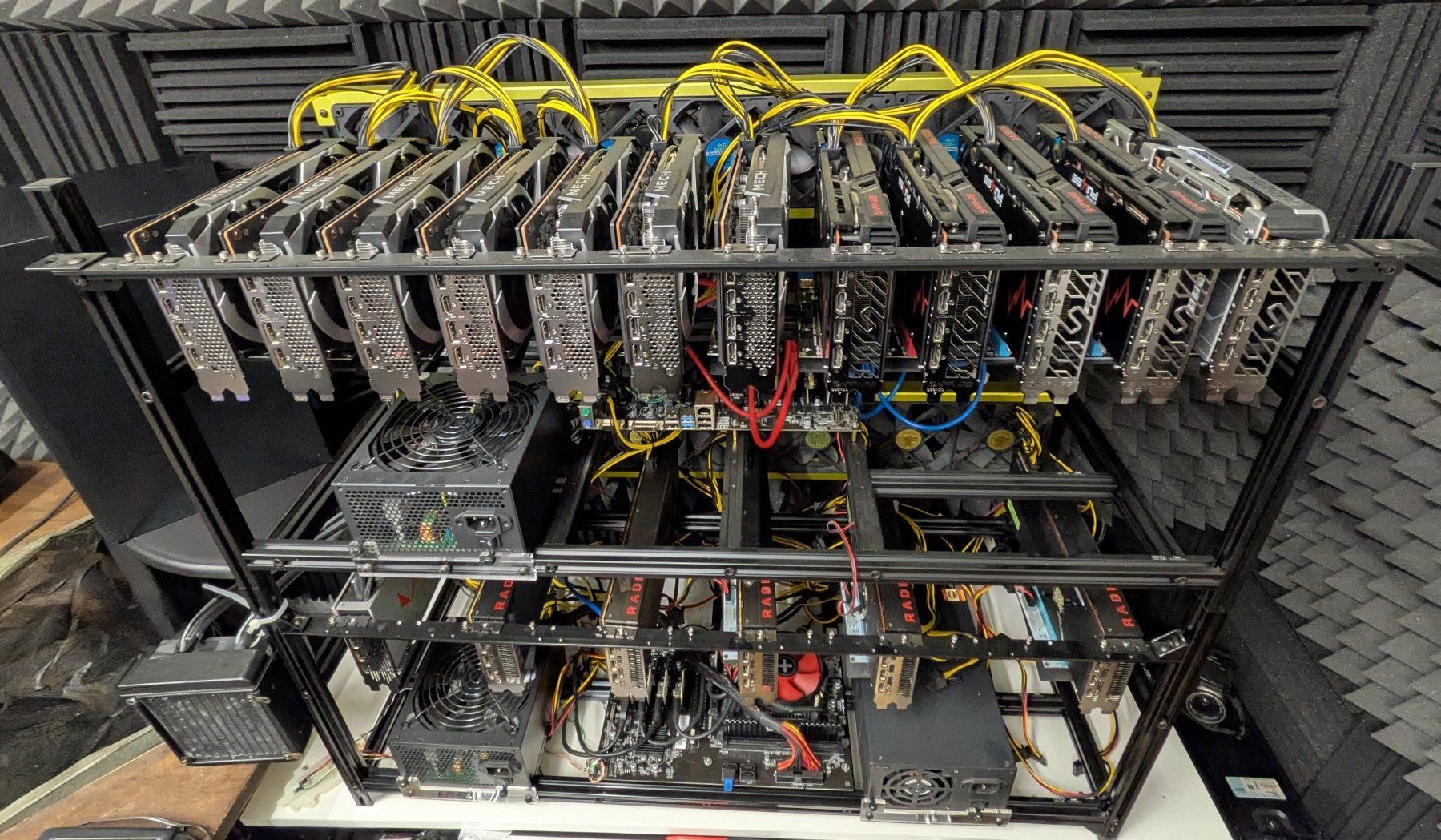 Coin Miner: Doppel Mining Rig RX6600 RX6600XT Vega 64 – Usato da Obfelden venduto da Sid303