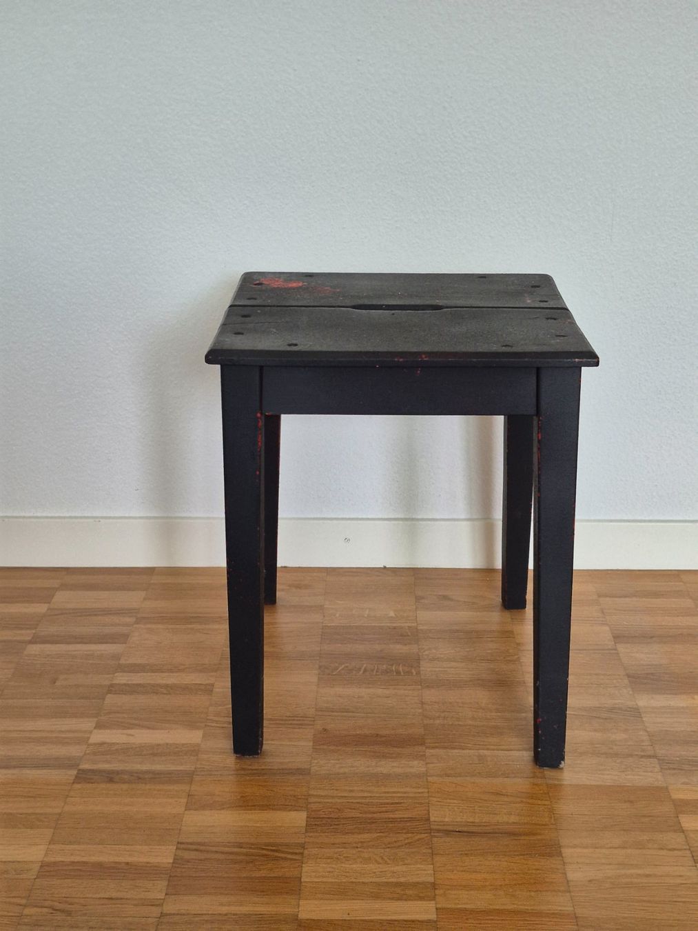 Hocker: Hocker Holz  Taburettli schwarz rot gebraucht – Gebraucht aus Zürich von Roberto040