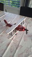 Avion en bois peint à la main
