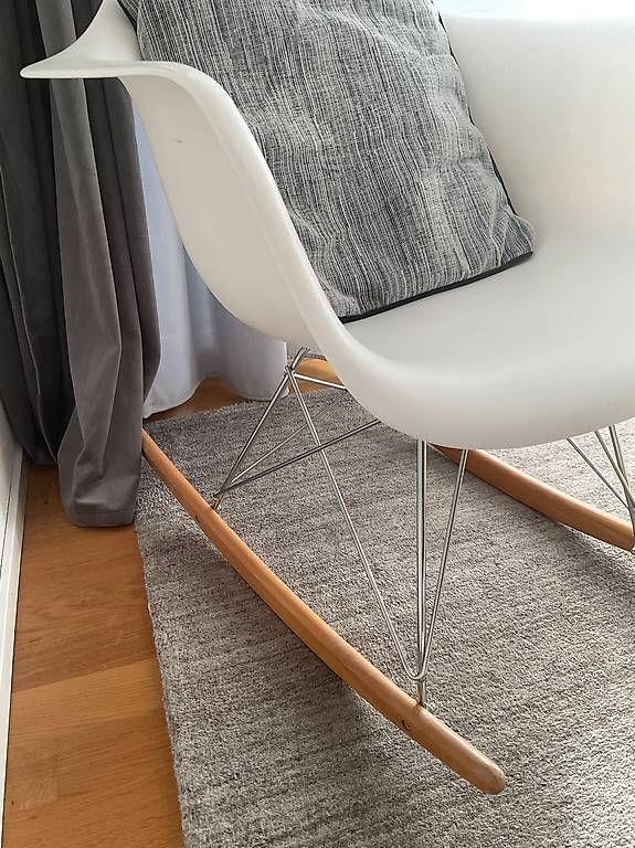 Eames Sedie: Eames Stil Schaukelstuhl weiss – Usato da Derendingen venduto da ArtDeco61 4