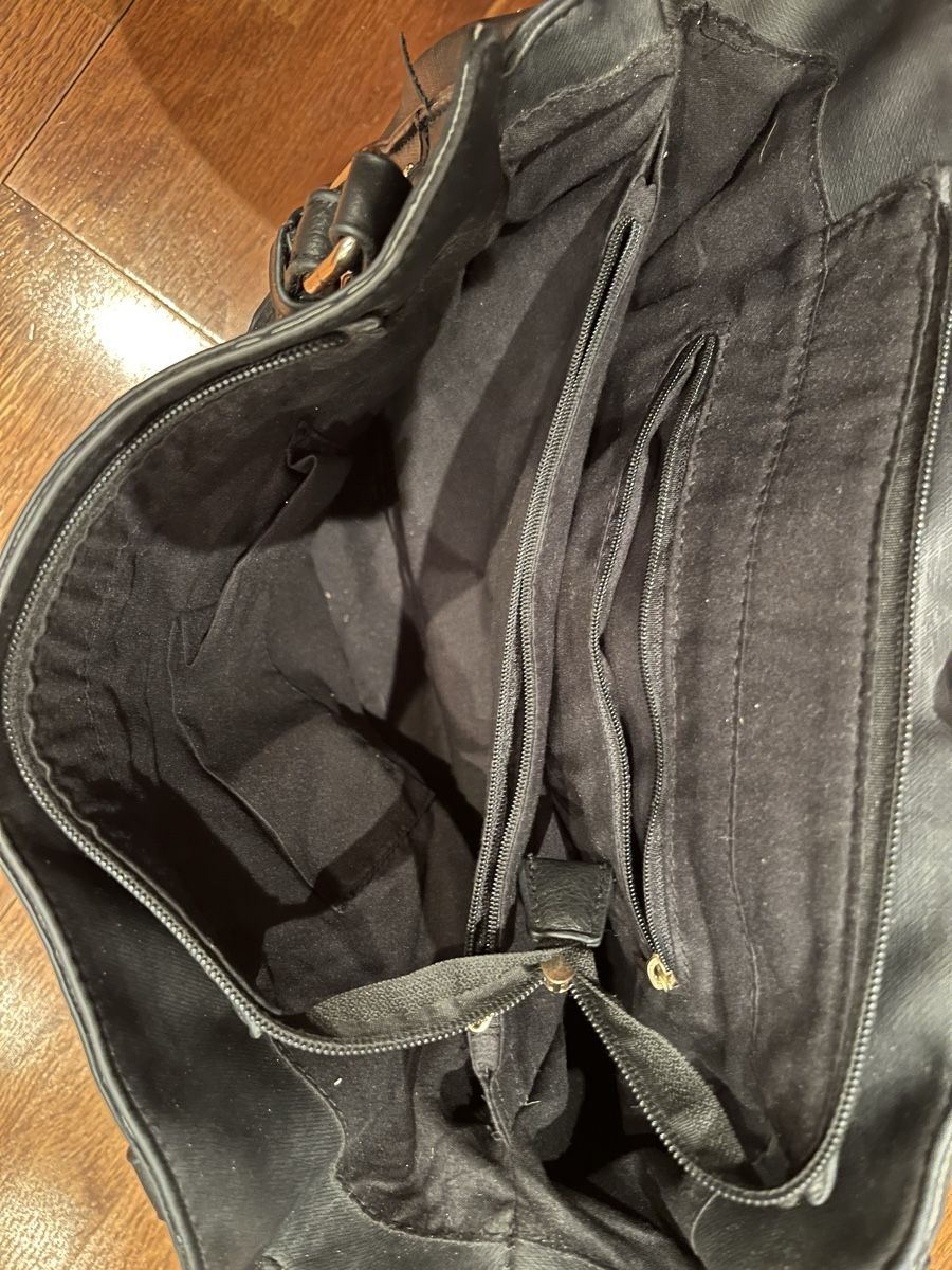 Taschen für Damen: schwarze Handtasche mit vielen Innenfächern – Gebraucht aus Ittigen von str_9dw5 2