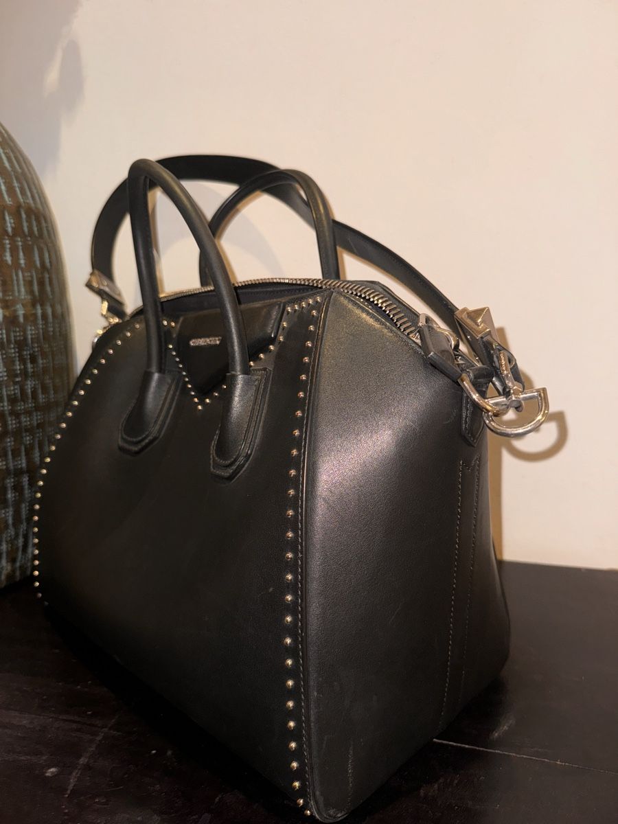 Taschen für Damen: Givenchy Handtasche Antigona Schwarz Nieten – Gebraucht aus Regensdorf von mery26 5