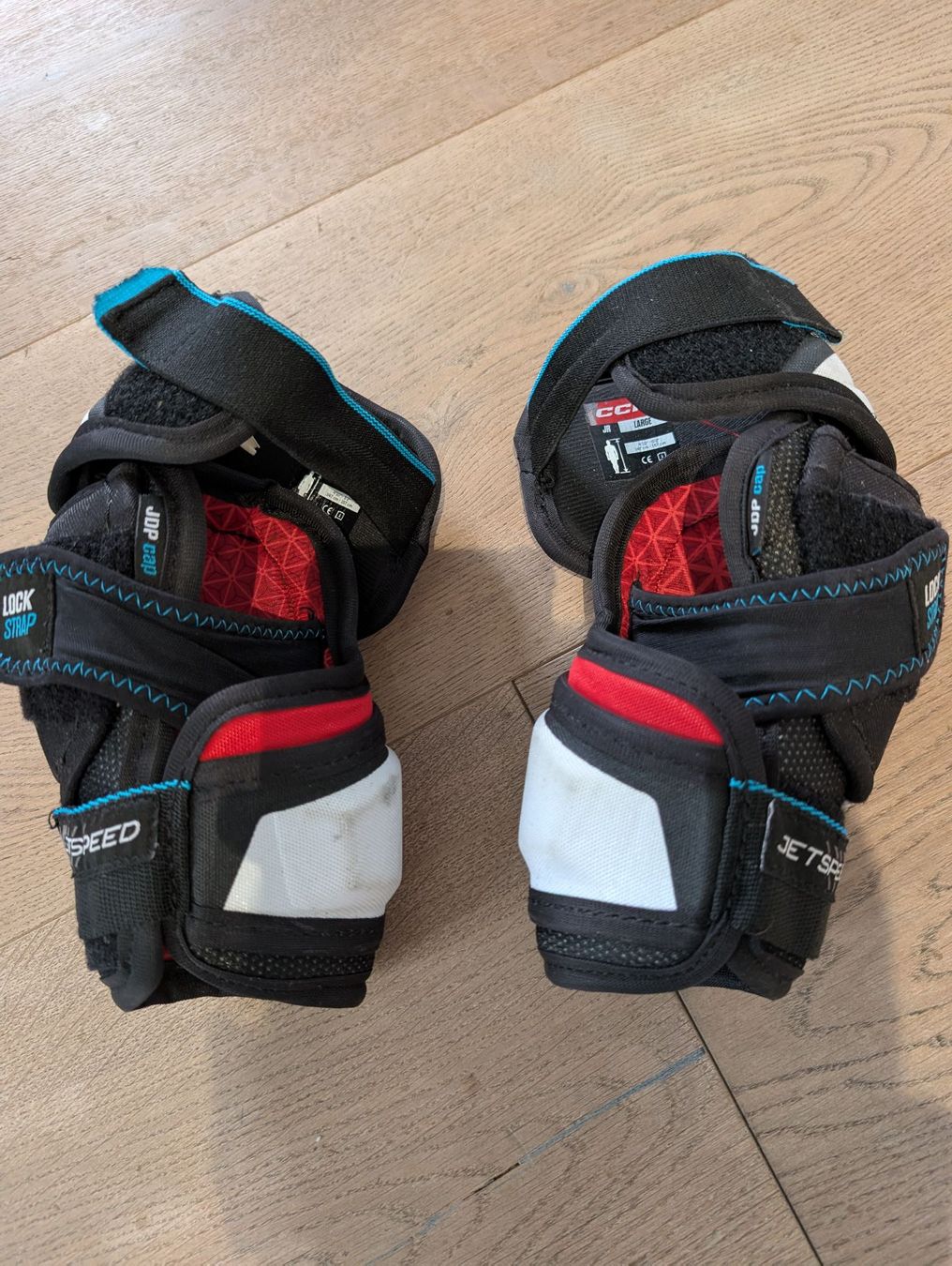 Ccm Protezioni & Imbottiture: CCM JetSpeed FT680 Ellbogenschoner Junior Large – Nuovo (secondo la descrizione) da Gerlafingen venduto da Cooper74