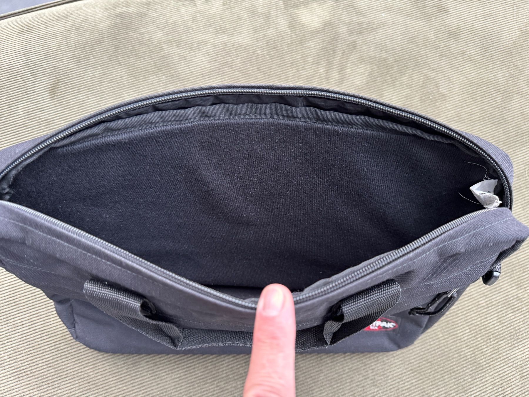 Eastpak Taschen: Laptop-Tasche EASTPAK REBOOT, schwarz – Gebraucht aus Bern von SMNSCHTZ 3