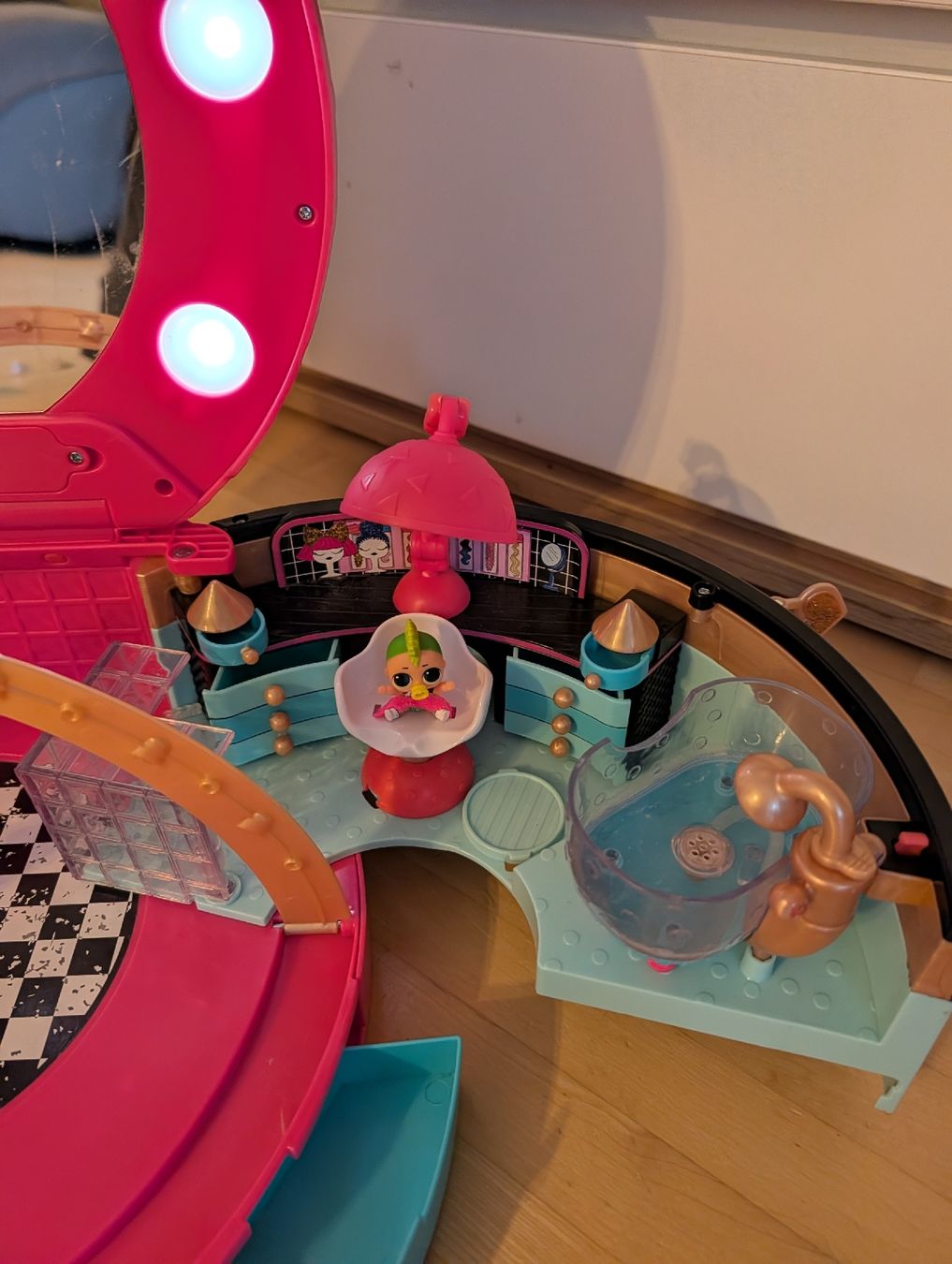 Giocattoli: l.o.l. Kosmetikstudio mit Zubehör – Usato da Trimmis venduto da Blueberry123 1