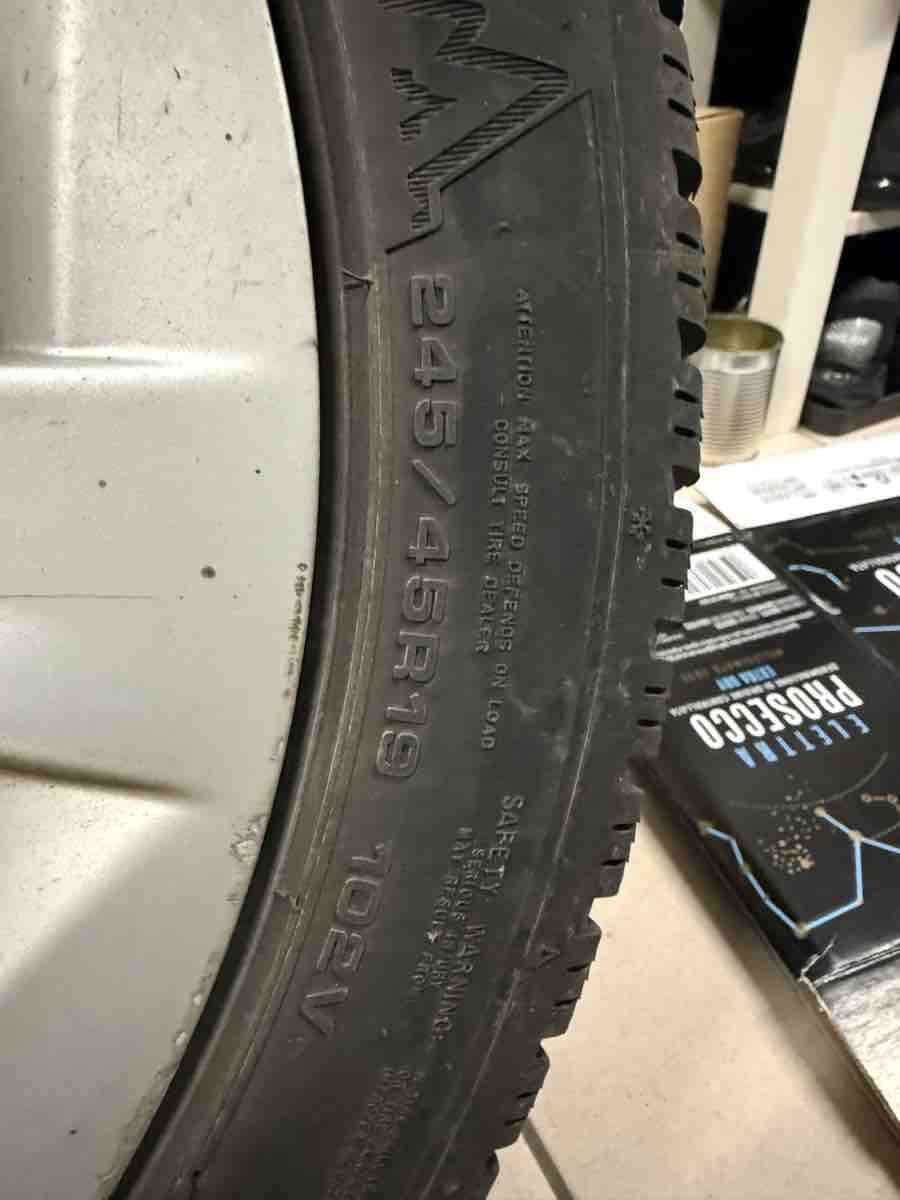 Tesla Pneus & Kompletträder: Tesla Model S, Winter, complete wheels, 245/45R19 – Gebraucht aus Fontainemelon von Maxm66 2