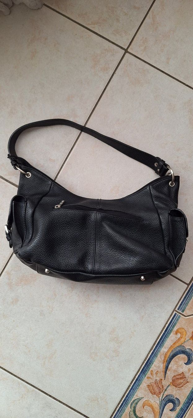 Borse da donna: Sac Phynes cuir noir – Usato da St-Triphon venduto da Jldr0 4