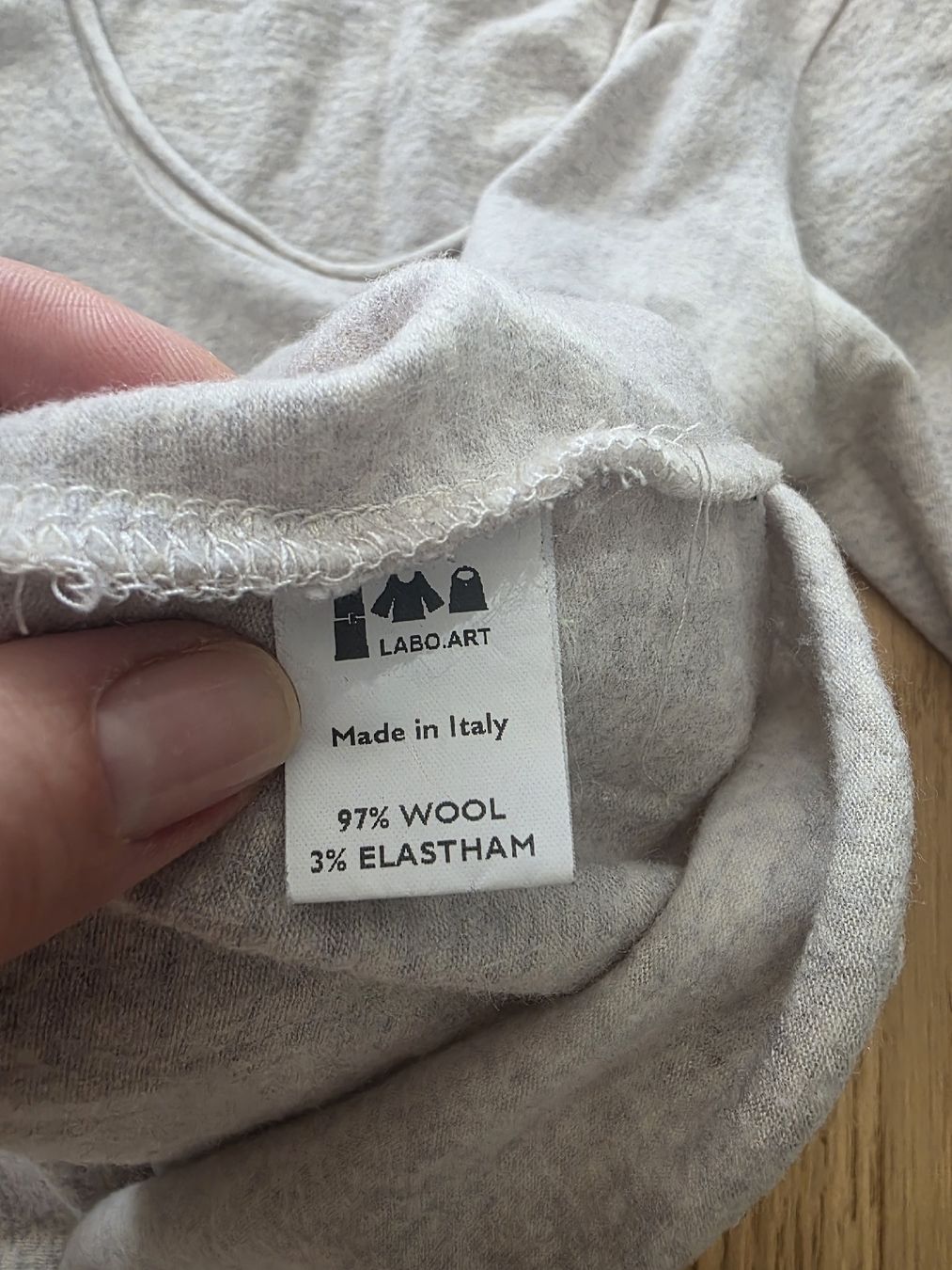 Maglioni & Felpe: Labo.art  Pullover V-Ausschnitt Grau Grösse M/S  Wolle  – Usato da Ibach venduto da ole_6whn 4