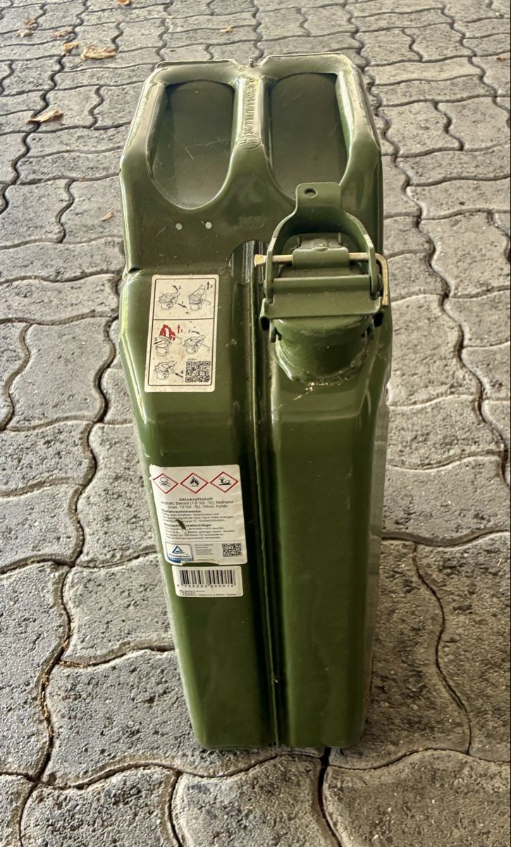 Taniche per benzina: Benzin / Diesel Kanister 20 Liter – Usato da Basel venduto da markpjacob 2