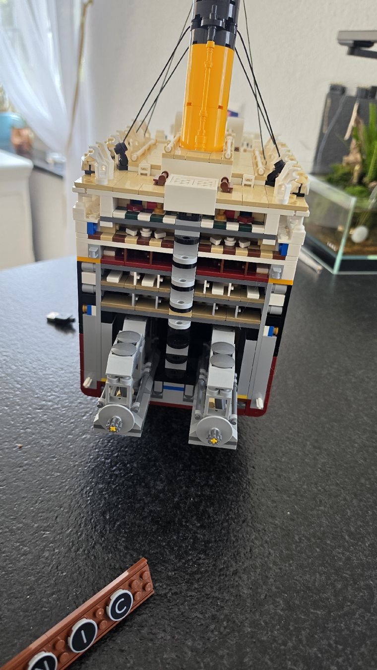 Lego Kit di costruzioni: Lego Titanic 10294 inkl. Light my Bricks – Usato da Obergerlafingen venduto da Deluxepoint 6