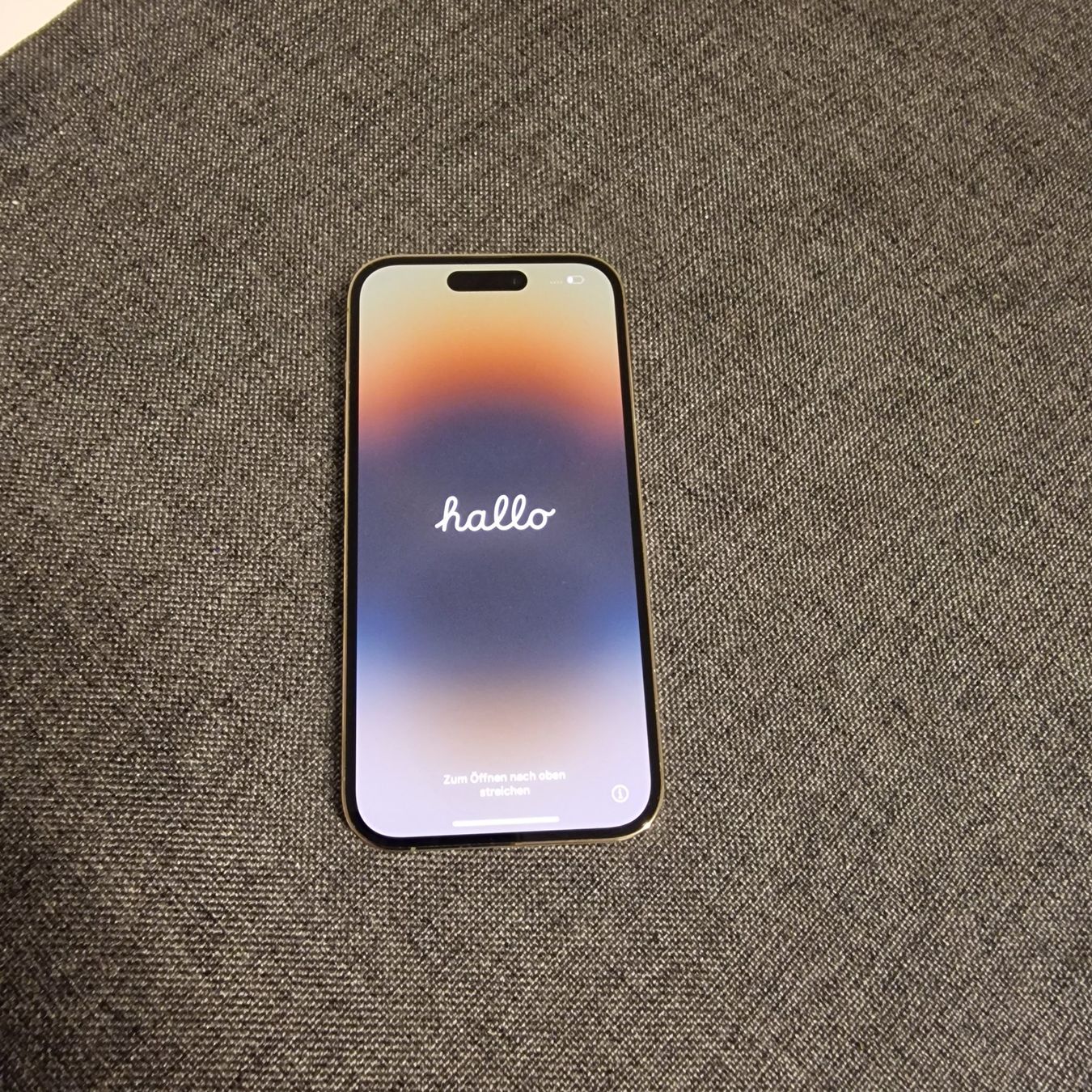 Apple Telefoni cellulari / Smartphones: iPhone 14 Pro, Gold 256 GB neuwertig – Nuovo (secondo la descrizione) da Obergösgen venduto da Neluandi