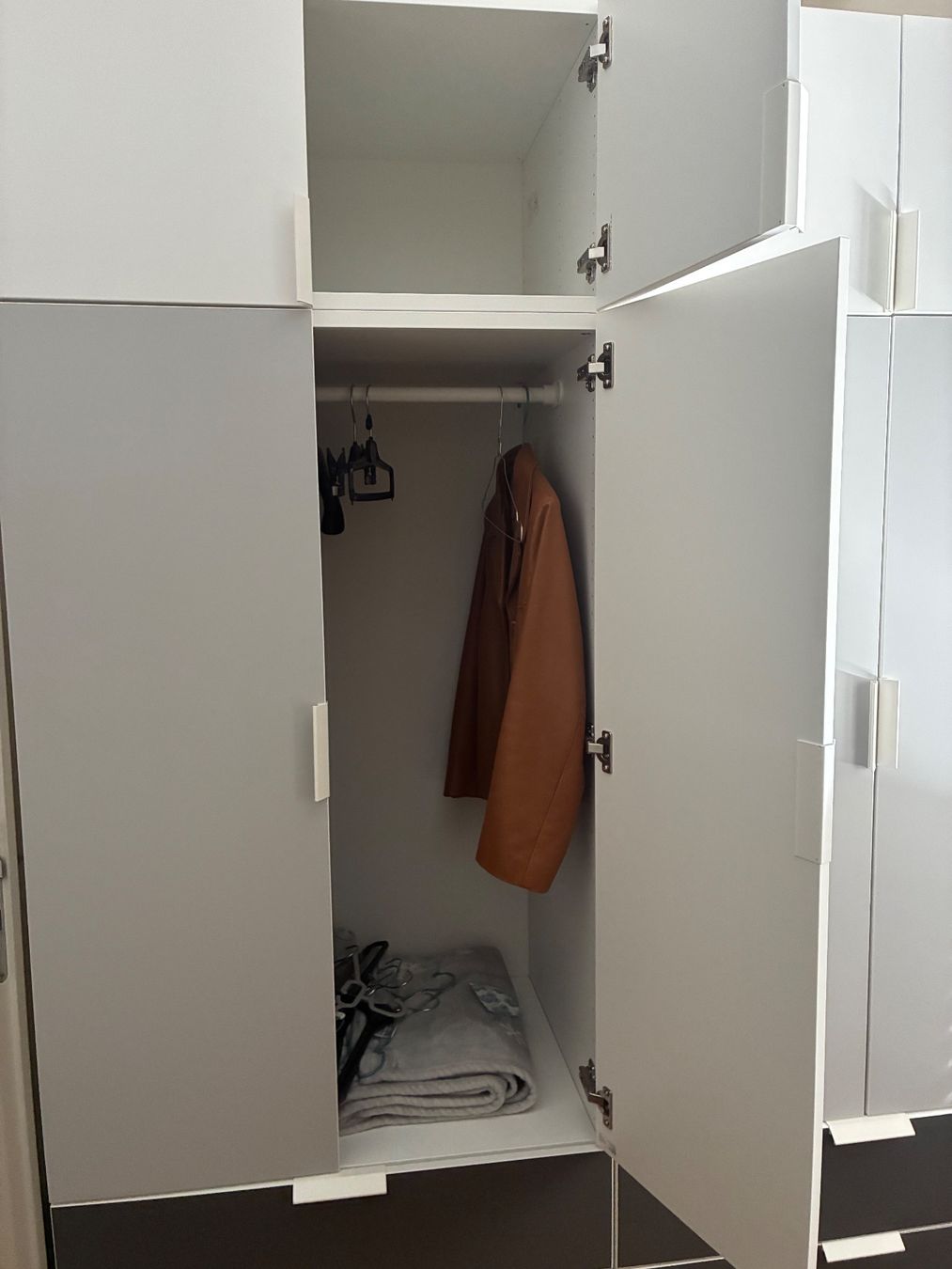 Armadi: Armoire 4 portes en 3 couleurs – Usato da Neuchâtel venduto da RitaLaura 1