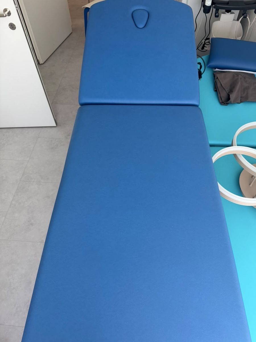 Liegen & Liegestühle: Behandlungsliege & OP Hocker – Gebraucht aus Zürich von lau_yf5f 1