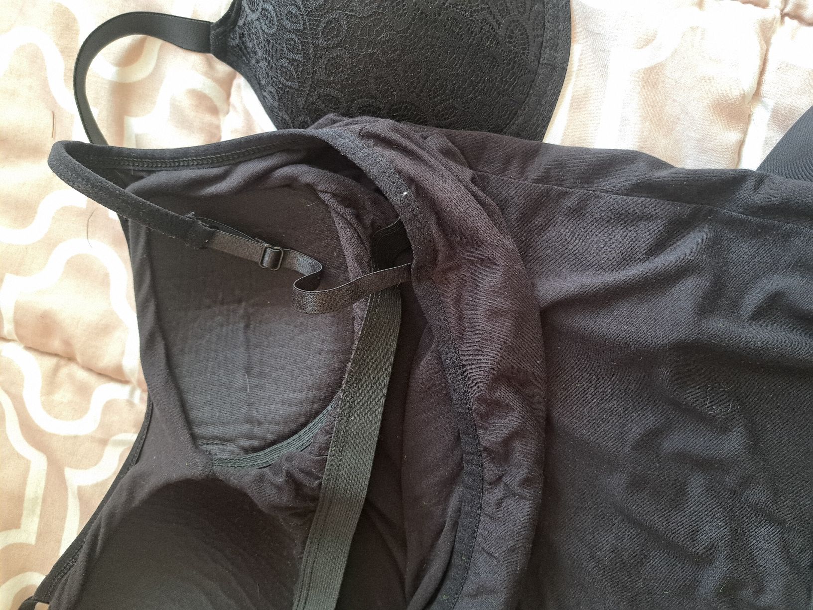 Altra biancheria intima: Top schwarz mit BH-Einsatz Gr.XL und 2 BHs – Nuovo (secondo la descrizione) da Zufikon venduto da Dysundas 1