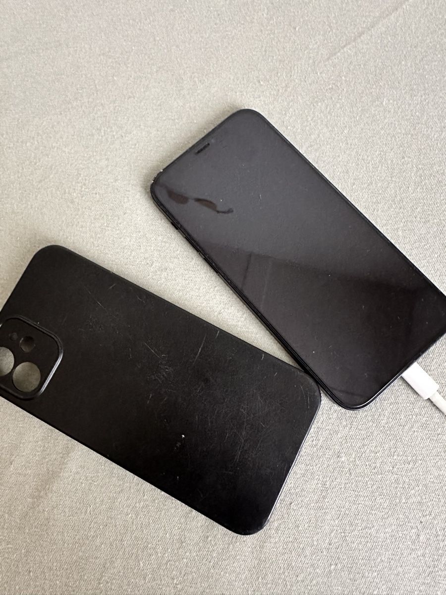 Apple Handys / Smartphones: iPhone 12 black 128GB – Gebraucht aus Neftenbach von NaomiM. 1