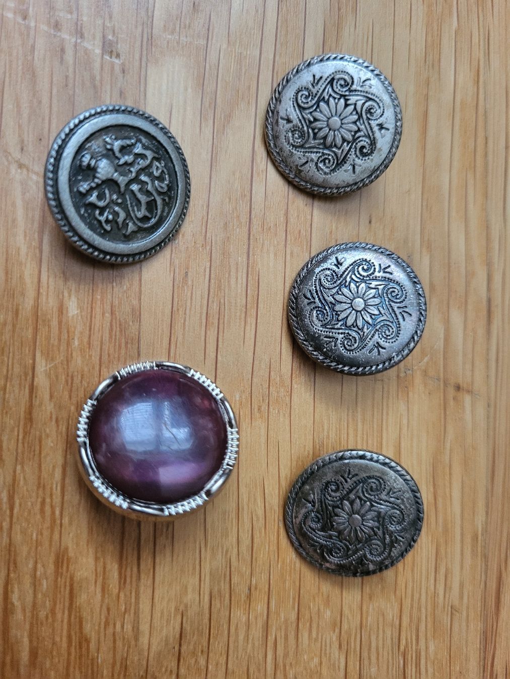 Knöpfe: 5 vintage Knöpfe -  bouton à coudre  – Gebraucht aus Zürich von sahaara01