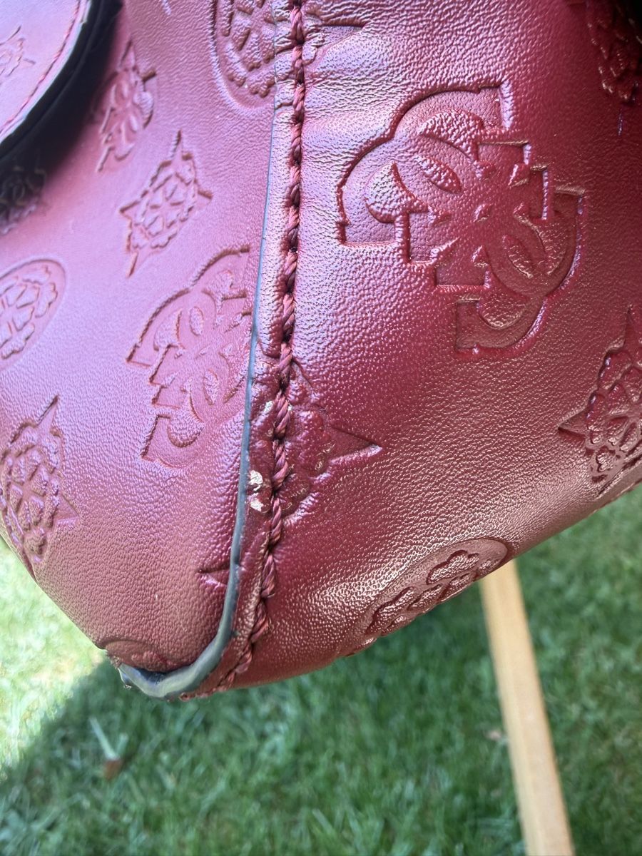 Guess Sacs femmes: Sac à main Guess Bordeaux – D'occasion à MASSONGEX par Luluone 6