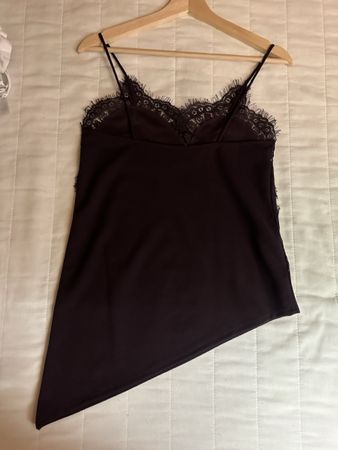 Caraco noir avec dentelle coupe asymetrique neuf
