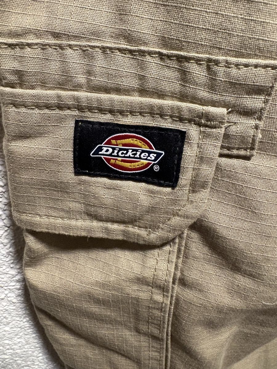 Dickies Pantaloni: Cargo Dickies beige taille 34 – Usato da Le Locle venduto da axel.tro 1