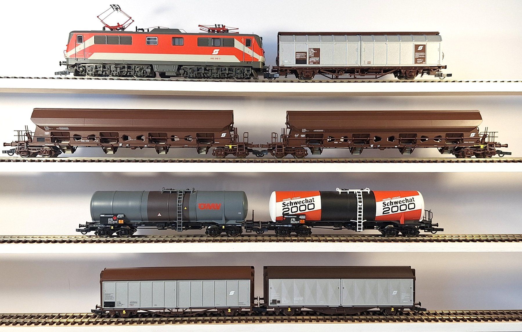 Roco Modellini di ferrovie: ÖBB 1110 mit Güterzug – Usato da Bern venduto da BahnliebhaberRe420 1