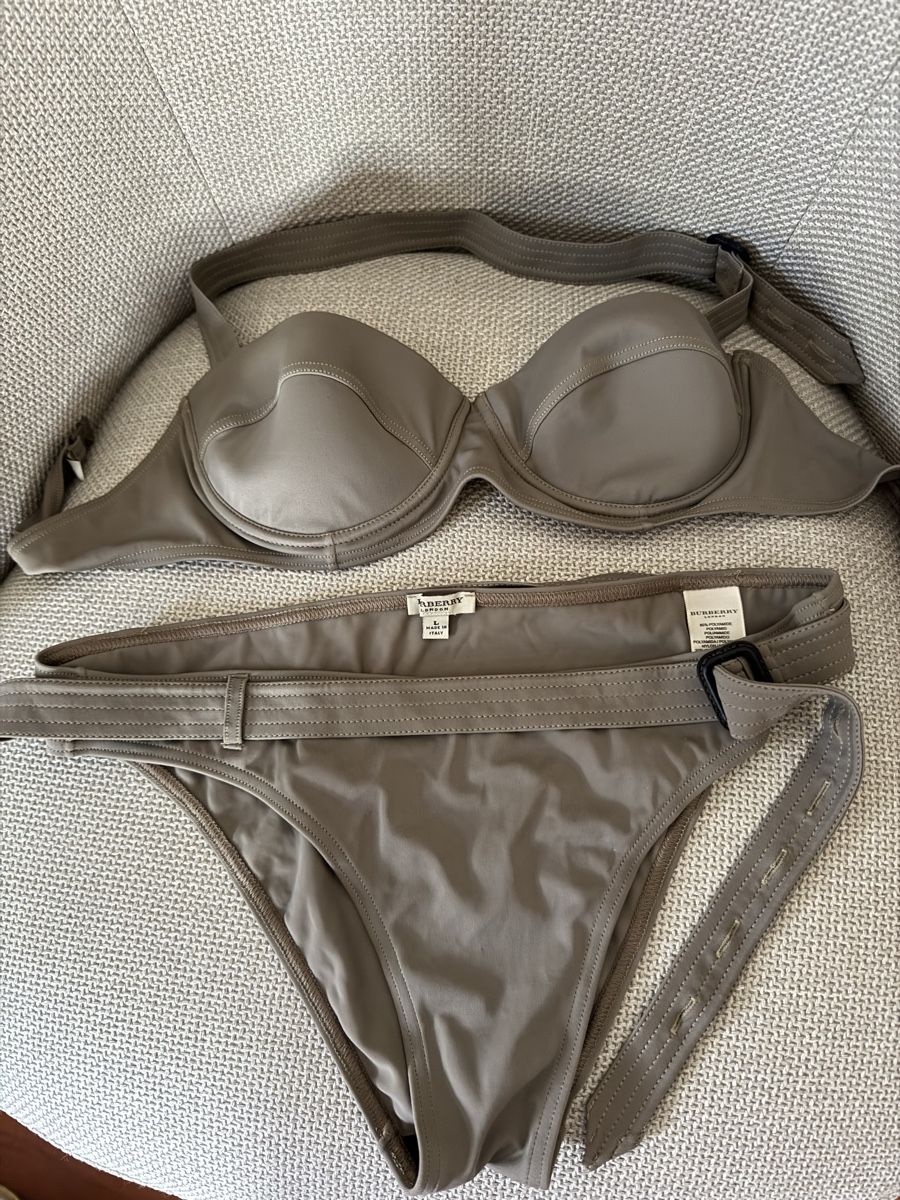 Badekleider & Bikinis: Burberry bikini never worn  – Gebraucht aus Rüschlikon von luc_q2tl