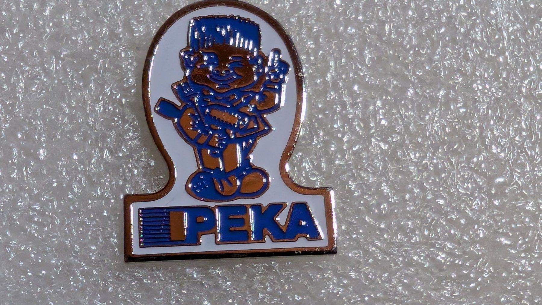 Plaketten & Abzeichen: Ansteckpin 271: Ipeka – Gebraucht aus Oppligen von Pin-Fall-Shop