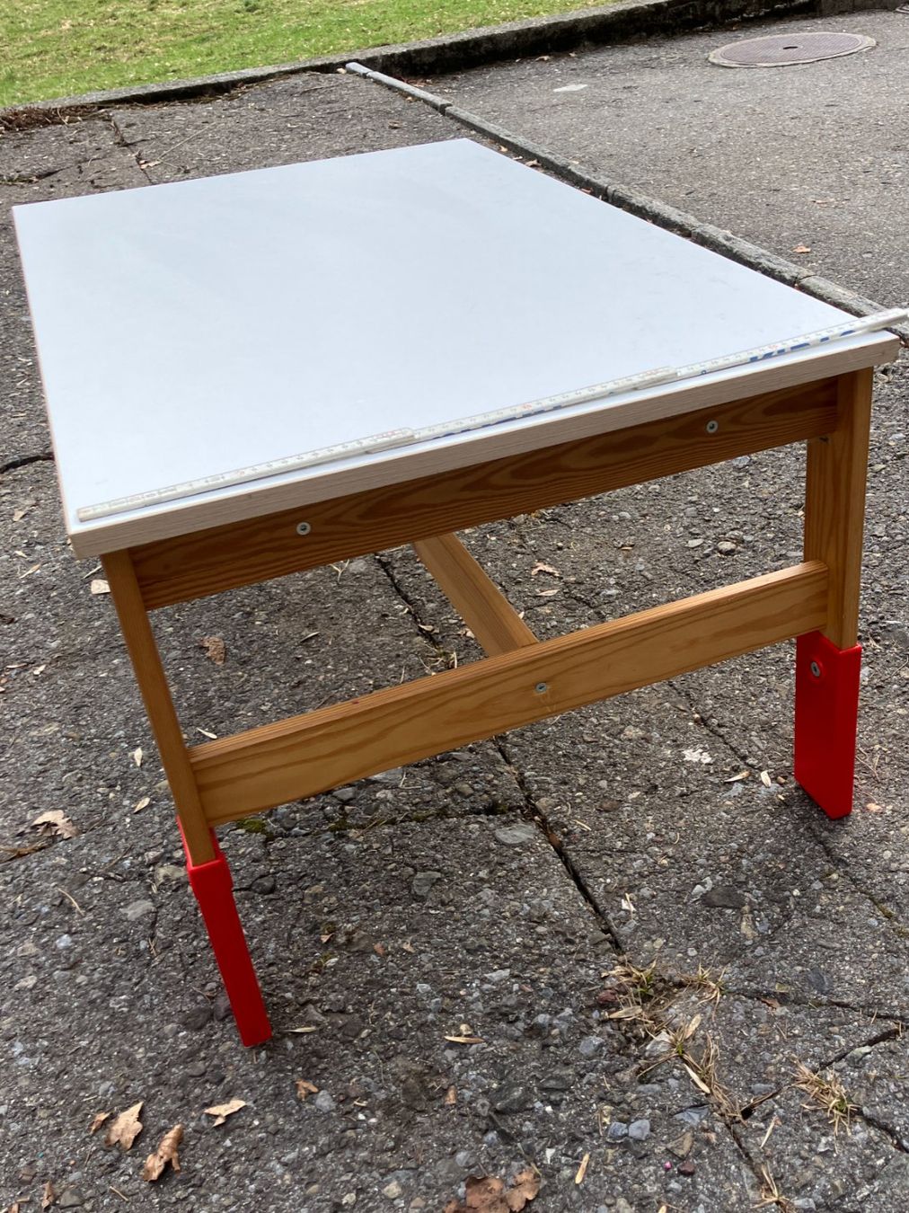 Tavoli: Kindertisch aus Holz – Usato da Sattel venduto da Pinggi7 4