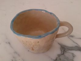 schöne kleine handgemachte Tasse handbemalt - Muttertag