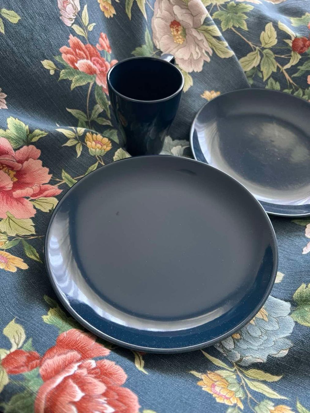 Ikea Set di piatti: Geschirrset und Tischdecke – Usato da Basel venduto da M.M_ 1