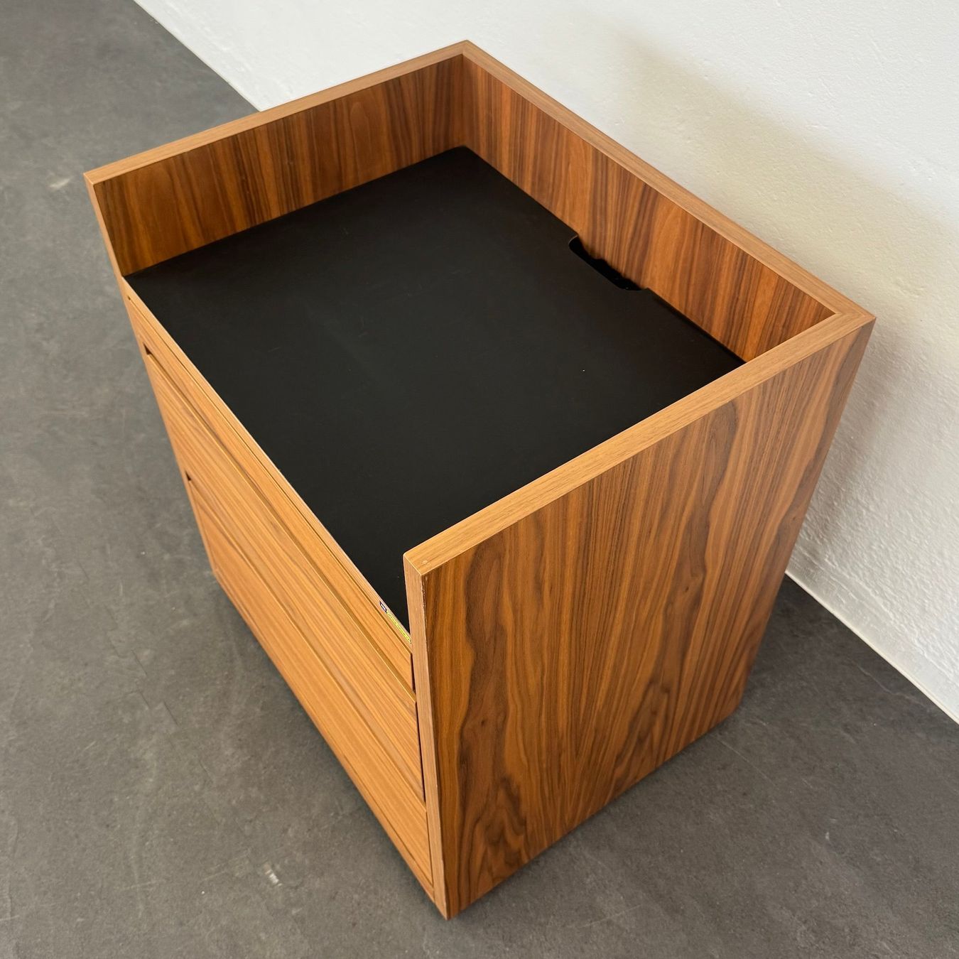 Schränke: Top Design Exclusiv Sideboard 650mm breit - Nussbaum – Gebraucht aus Schönenwerd von mcofficeshop 4