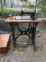 Antike Pfaff Nähmaschine mit Tisch und Zubehör