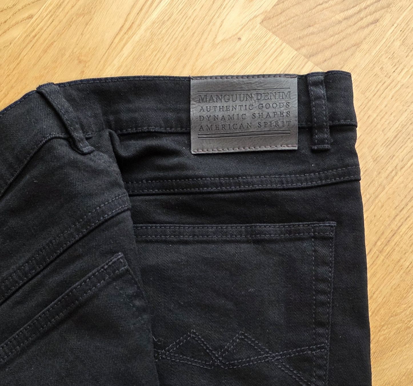 Jeans: Herren Jeans,Schwarz,Gr. 36 – Nuovo (secondo la descrizione) da Frauenfeld venduto da Reddragon 1